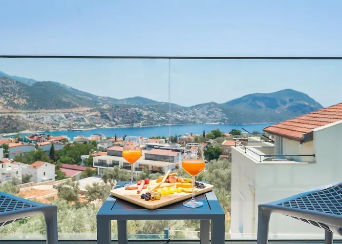 Moonset Kalkan *