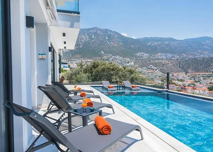 Moonset Kalkan *
